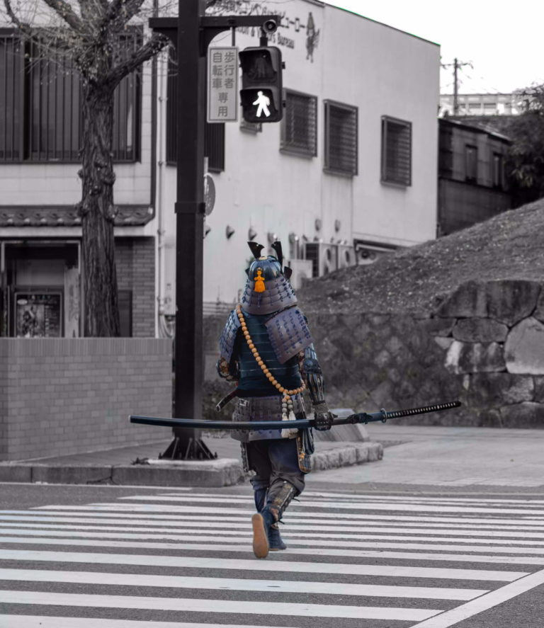 El Samurai actual debe actuar siempre en beneficio de la sociedad. Ese es el espíritu del Jita-Kyoei.