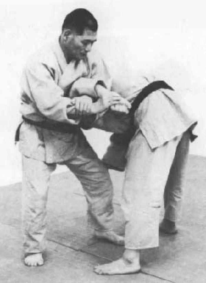 Judoka Masahiko Kimura demostrando un Ude-Garami (o: Kimura aplicando un Kimura)